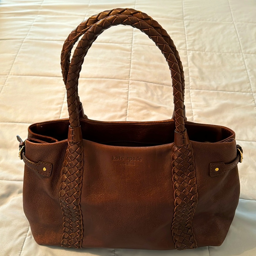 Women’s Kate Spade Purse. Zip Closure. Hardly Used. Beautiful Purse.